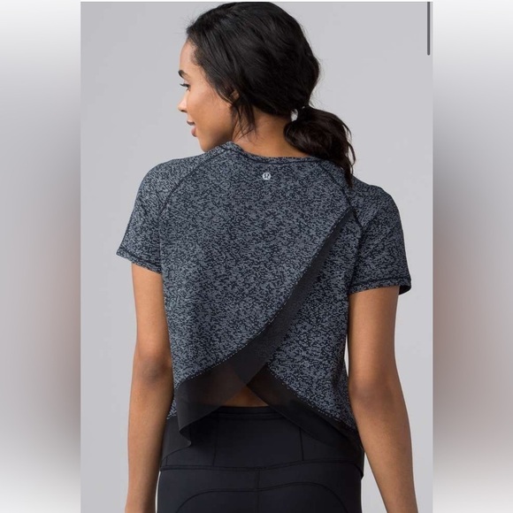 Lululemon Quick Pace Short Sleeve
Soundwave White Black / Black-Size 6 - Picture 2 of 4